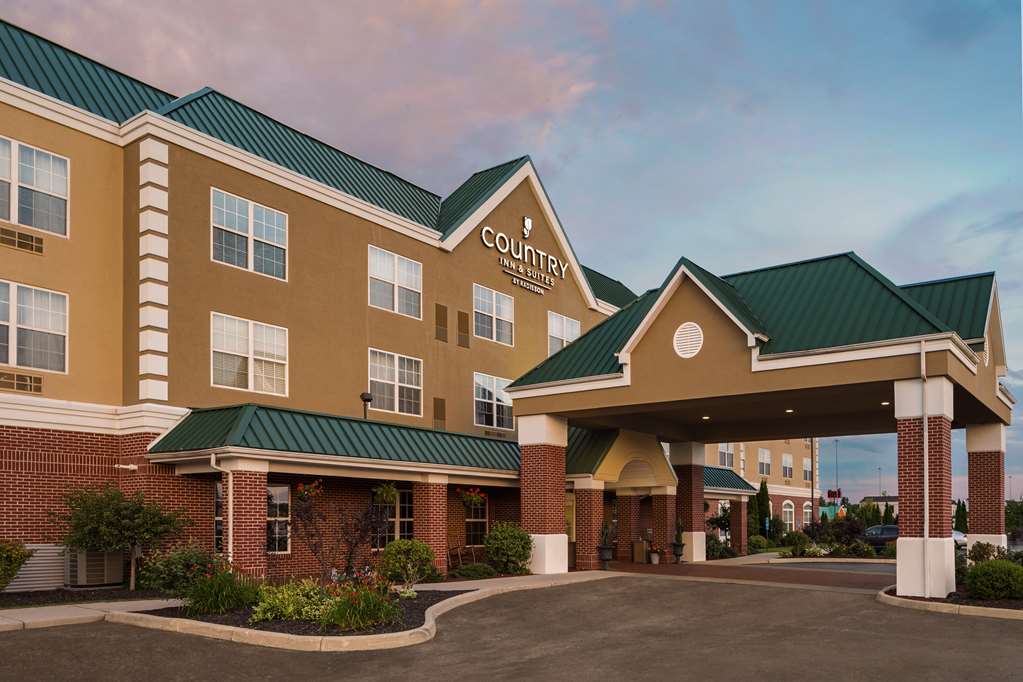 Pet Friendly Country Inn & Suites By Radisson, Findlay in Findlay, Ohio