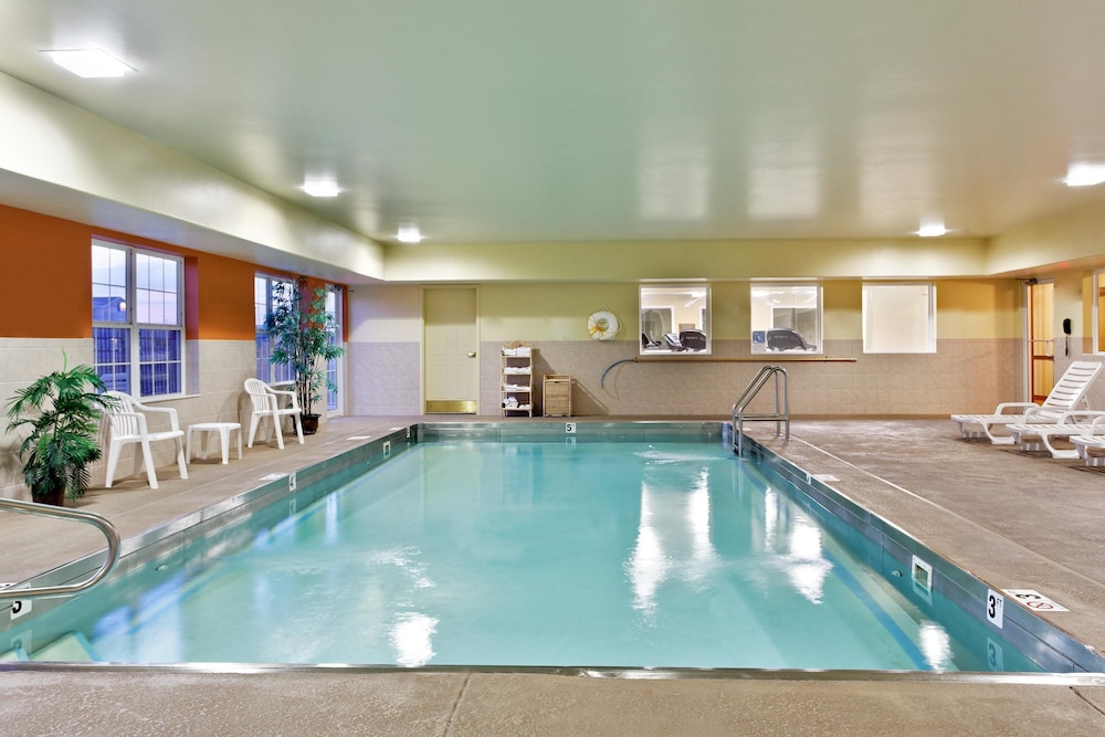 Pet Friendly Country Inn & Suites By Carlson, Marion, IL in Marion, Illinois