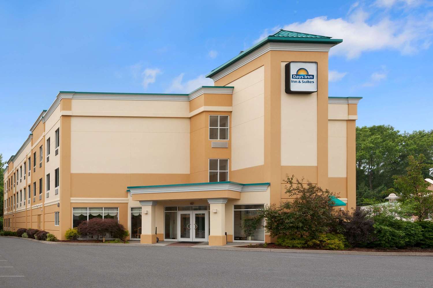 Pet Friendly Days Inn and Suites Albany in Albany, New York