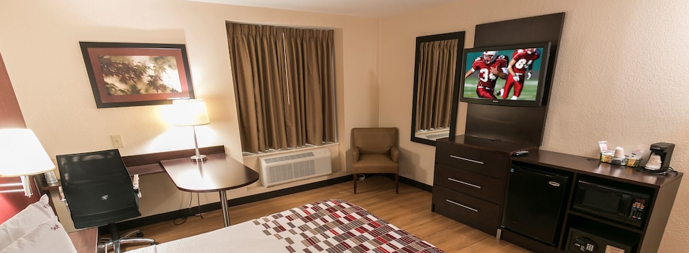 Pet Friendly Red Roof Inn Martinsburg in Martinsburg, West Virginia