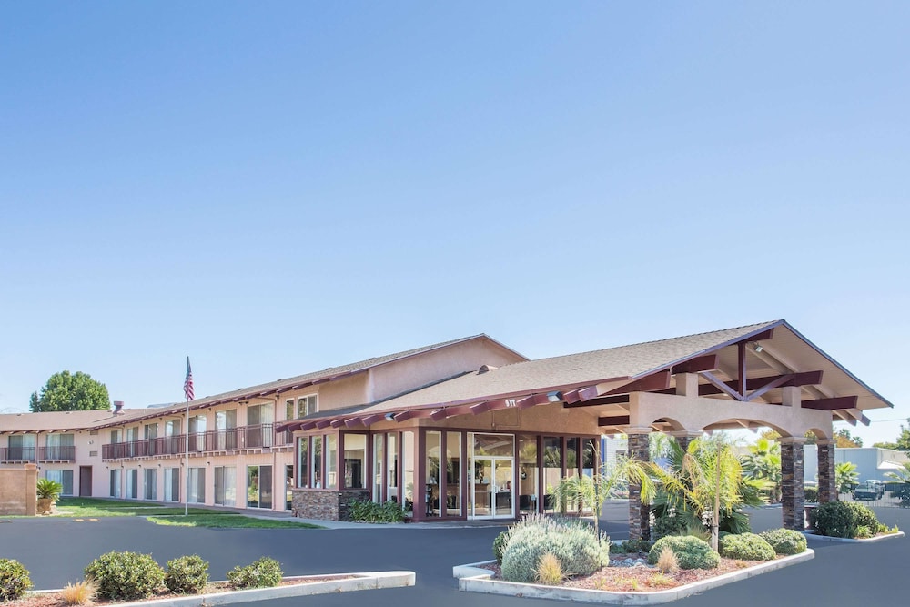 Pet Friendly Days Inn Modesto in Modesto, California