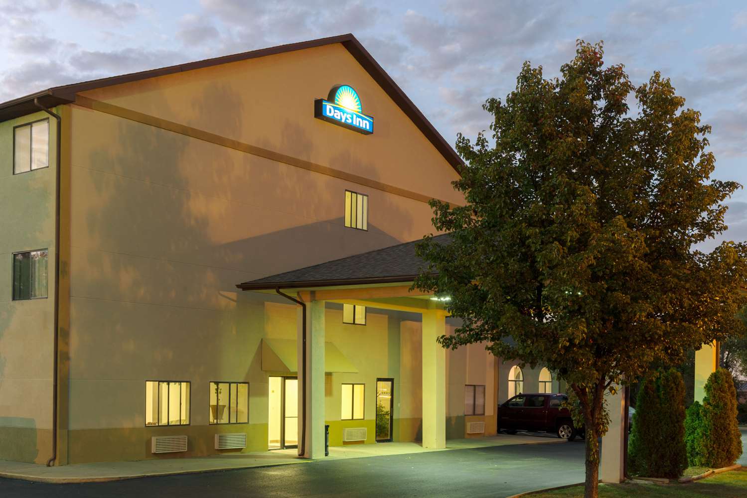 Pet Friendly Days Inn Mount Vernon in Mount Vernon, Illinois