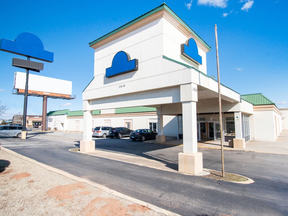 Pet Friendly Days Inn Oklahoma City South in Oklahoma City, Oklahoma