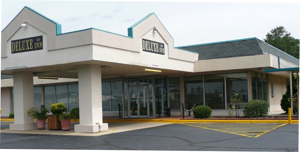 Pet Friendly Deluxe Inn in Lumberton, North Carolina