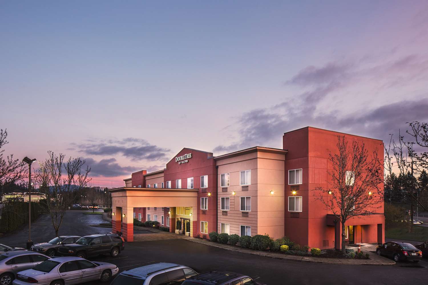 Pet Friendly Doubletree by Hilton Beaverton in Beaverton, Oregon