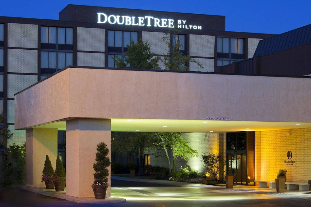 Pet Friendly DoubleTree by Hilton Columbus - Worthington in Columbus, Ohio