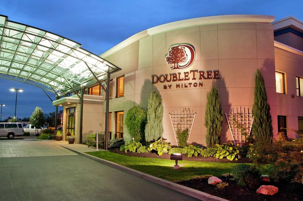 Pet Friendly DoubleTree by Hilton Hotel Buffalo - Amherst in Amherst, New York