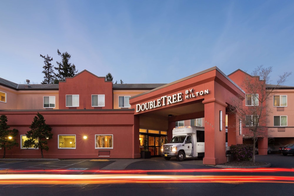 Pet Friendly DoubleTree by Hilton Hotel Portland - Tigard in Tigard, Oregon