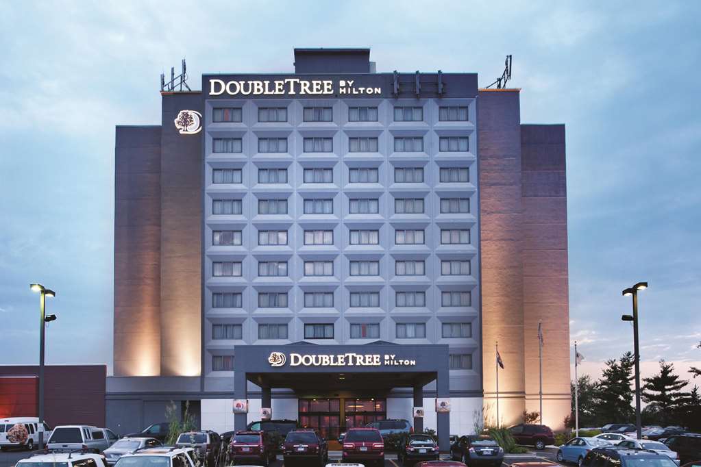 Pet Friendly DoubleTree by Hilton Springfield in Springfield, Missouri