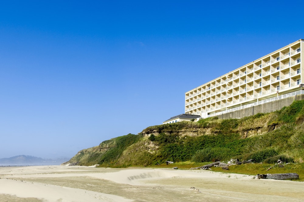 Pet Friendly Elizabeth Oceanfront Suites in Newport, Oregon