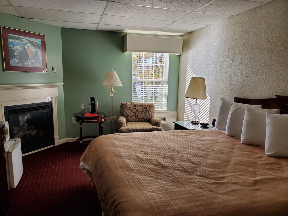 Pet Friendly Fireside Inn & Suites Bangor in Bangor, Maine