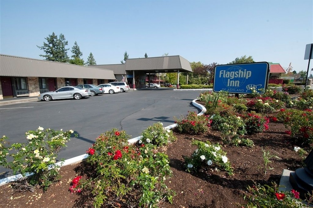 Pet Friendly Flagship Inn of Ashland in Ashland, Oregon