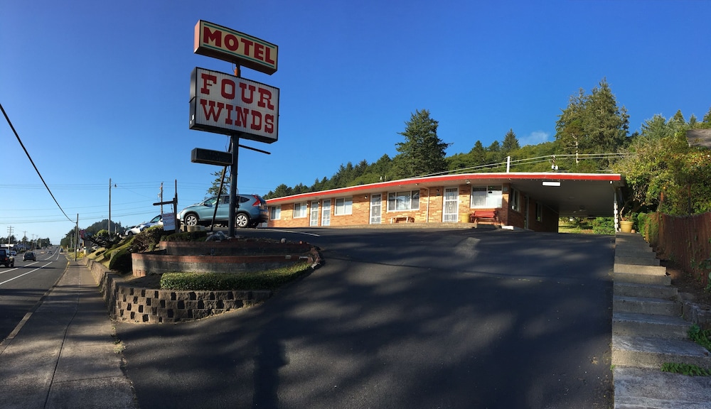 Pet Friendly Four Winds Motel in Depoe Bay, Oregon