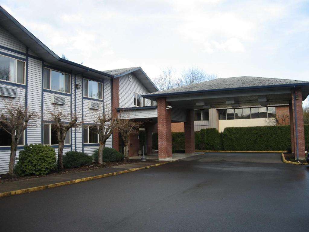 Pet Friendly Guesthouse Inn and Suites in Wilsonville, Oregon