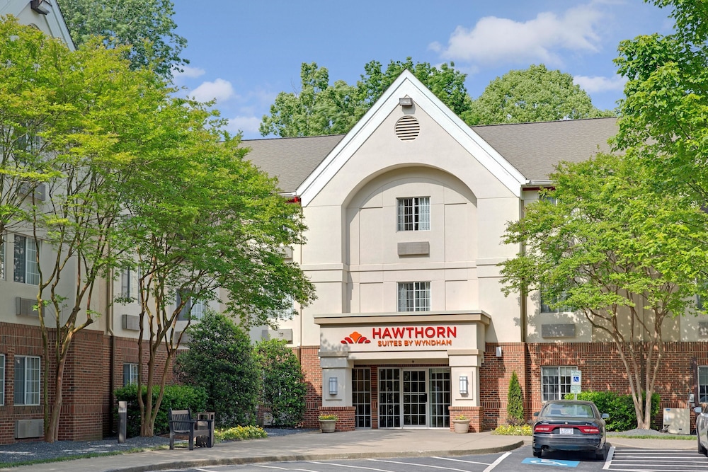 Pet Friendly Hawthorn Suites by Wyndham Charlotte/Executive Park in Charlotte, North Carolina