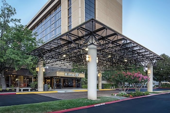 Pet Friendly Hilton Sacramento Arden West in Sacramento, California