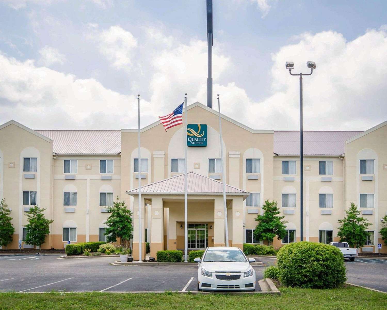 Pet Friendly Quality Suites in La Grange, Kentucky