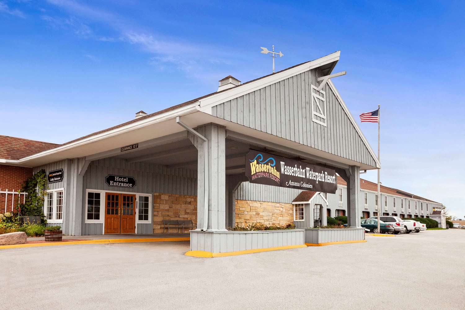 Pet Friendly Ramada Williamsburg and Wasserbahn Waterpark in Williamsburg, Iowa