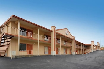 Pet Friendly Regency Inn Kansas City in Kansas City, Kansas