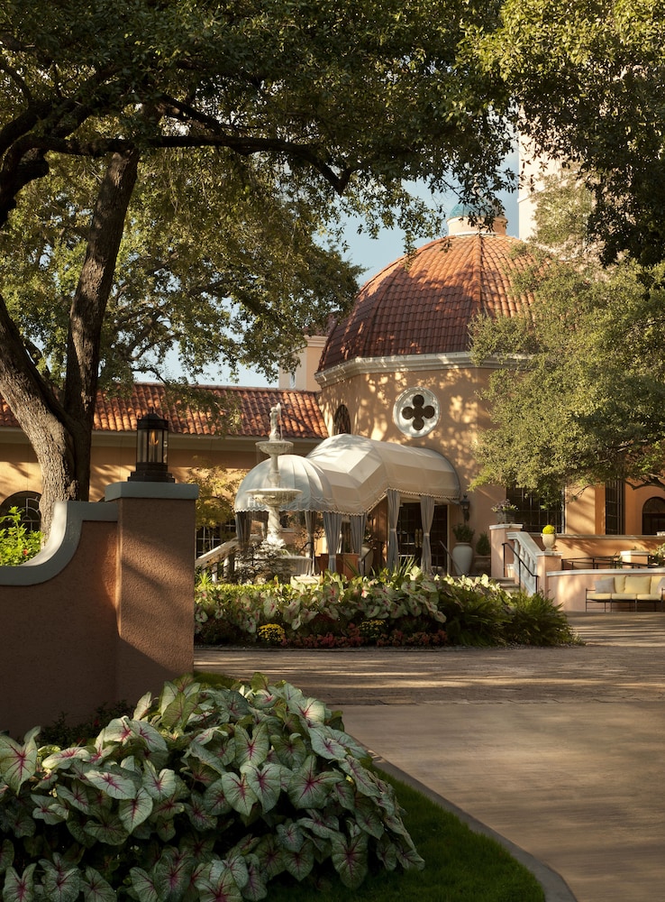 Pet Friendly Rosewood Mansion On Turtle Creek in Dallas, Texas