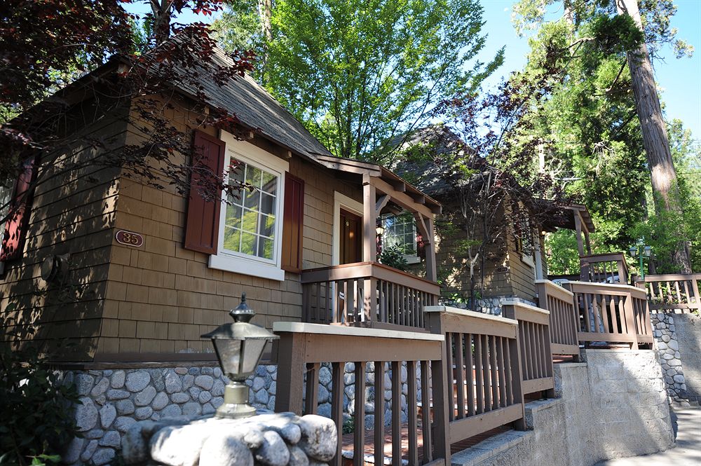 Pet Friendly Saddleback Inn in Lake Arrowhead, California