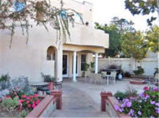 Pet Friendly Santa Paula Inn in Santa Paula, California