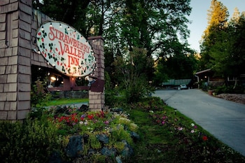 Pet Friendly Strawberry Valley Inn in Mount Shasta, California