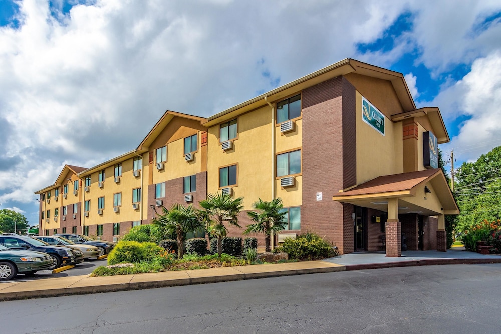 Pet Friendly Quality Inn Atlanta Airport-Central in College Park, Georgia