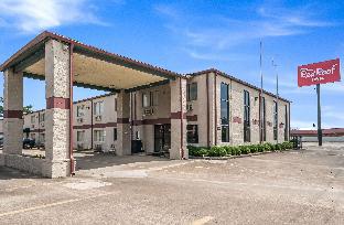 Pet Friendly Red Roof Inn Channelview in Channelview, Texas