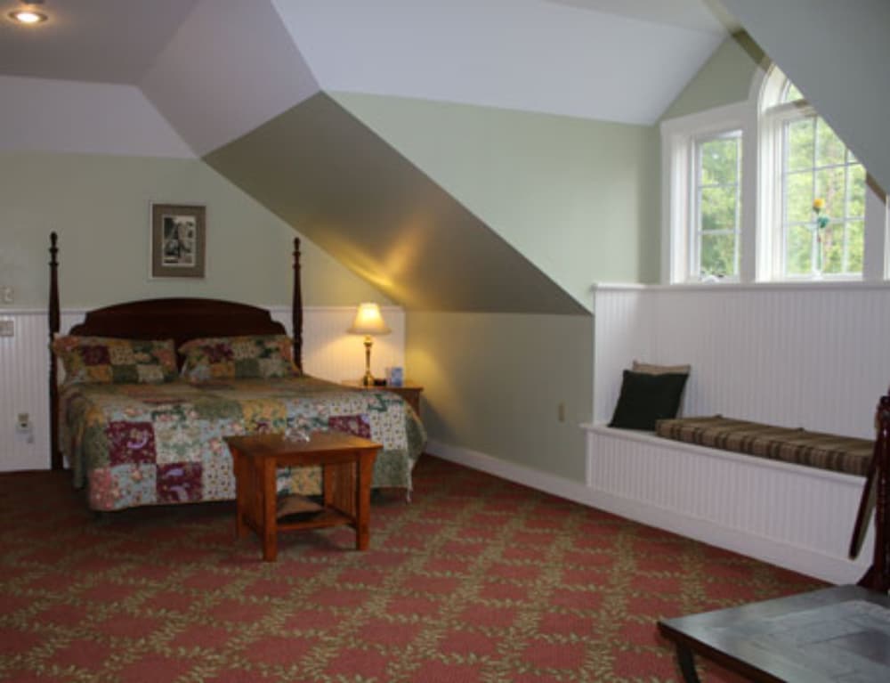 Pet Friendly Kearsarge Inn in North Conway, New Hampshire