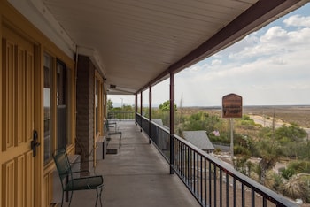 Pet Friendly Landmark Lookout Lodge in Tombstone, Arizona