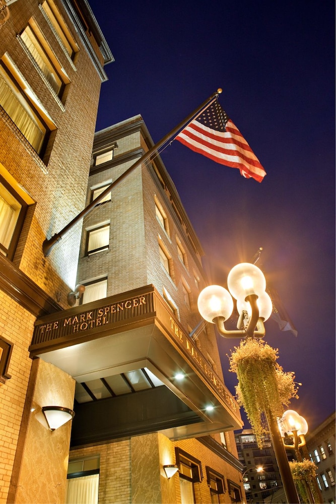 Pet Friendly Mark Spencer Hotel in Portland, Oregon