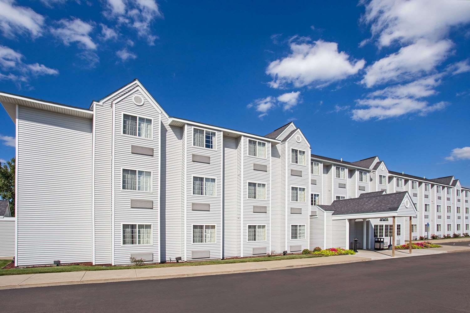 Pet Friendly Microtel Inn & Suites by Wyndham Holland in Holland, Michigan