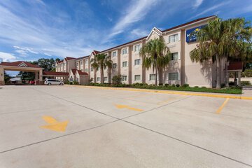 Pet Friendly Microtel Inn & Suites by Wyndham Lady Lake/The Villages in Lady Lake, Florida