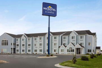 Pet Friendly Microtel Inn & Suites by Wyndham Lincoln in Lincoln, Nebraska