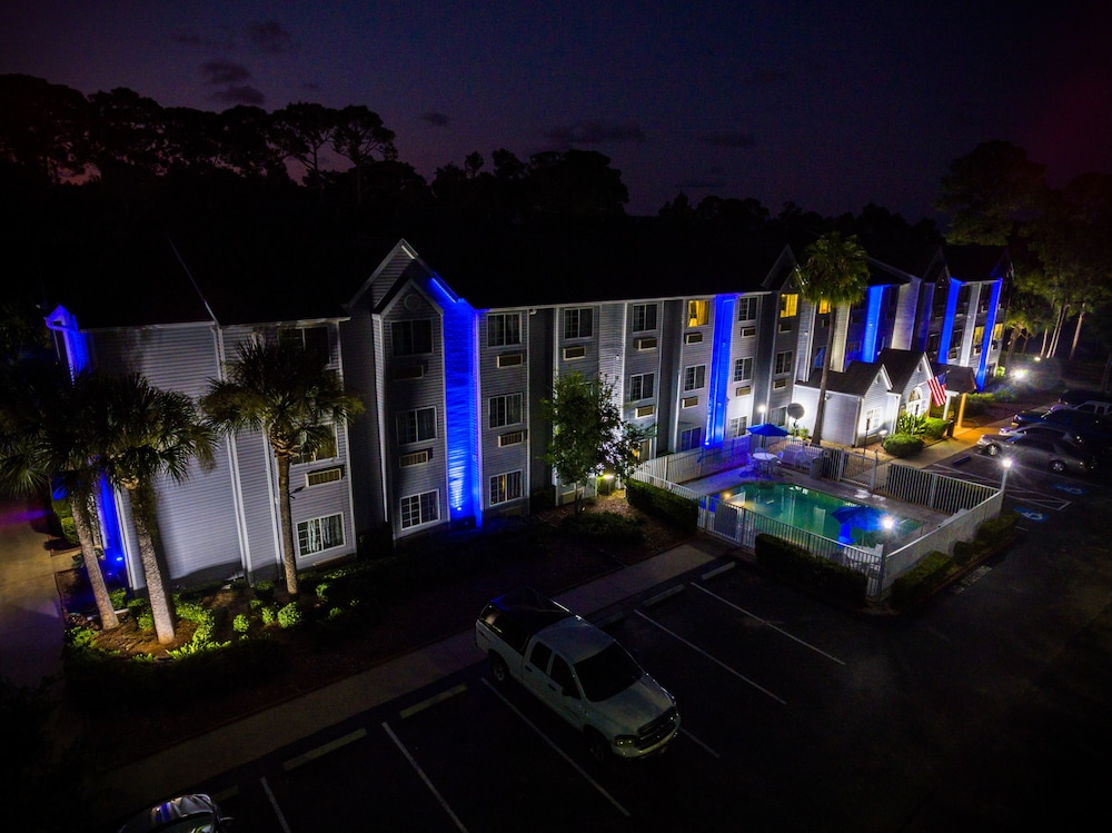 Pet Friendly Microtel Inn & Suites by Wyndham Palm Coast in Palm Coast, Florida