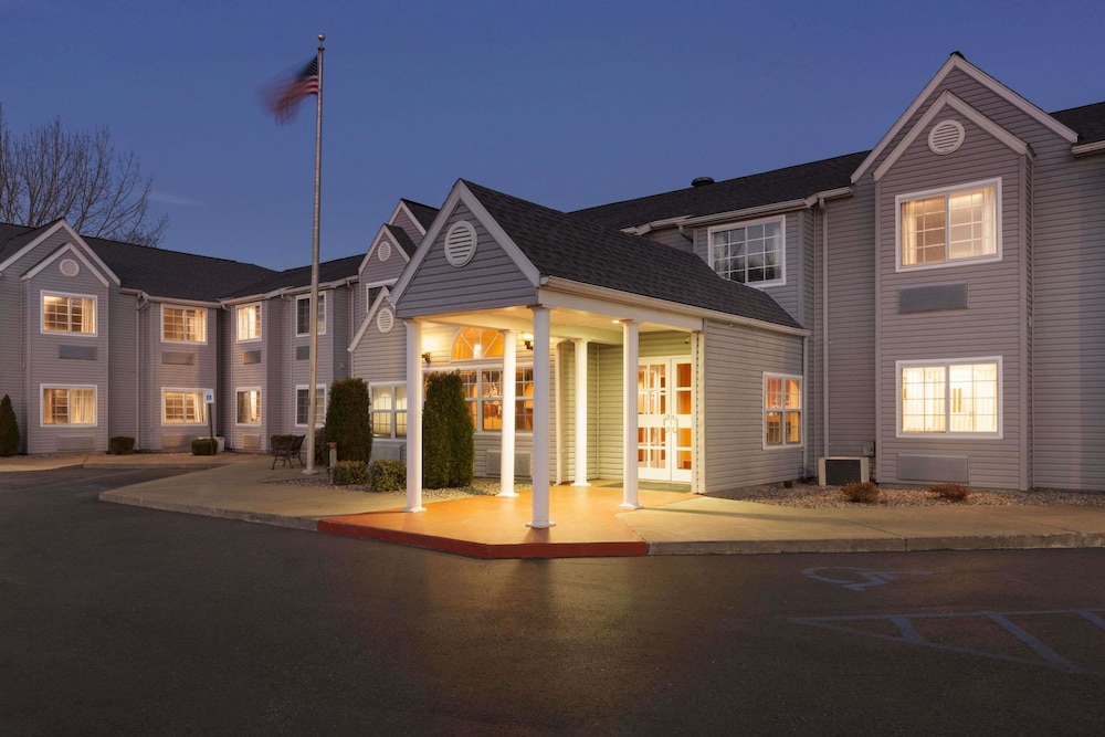 Pet Friendly Microtel Inn by Wyndham Albany Airport in Latham, New York