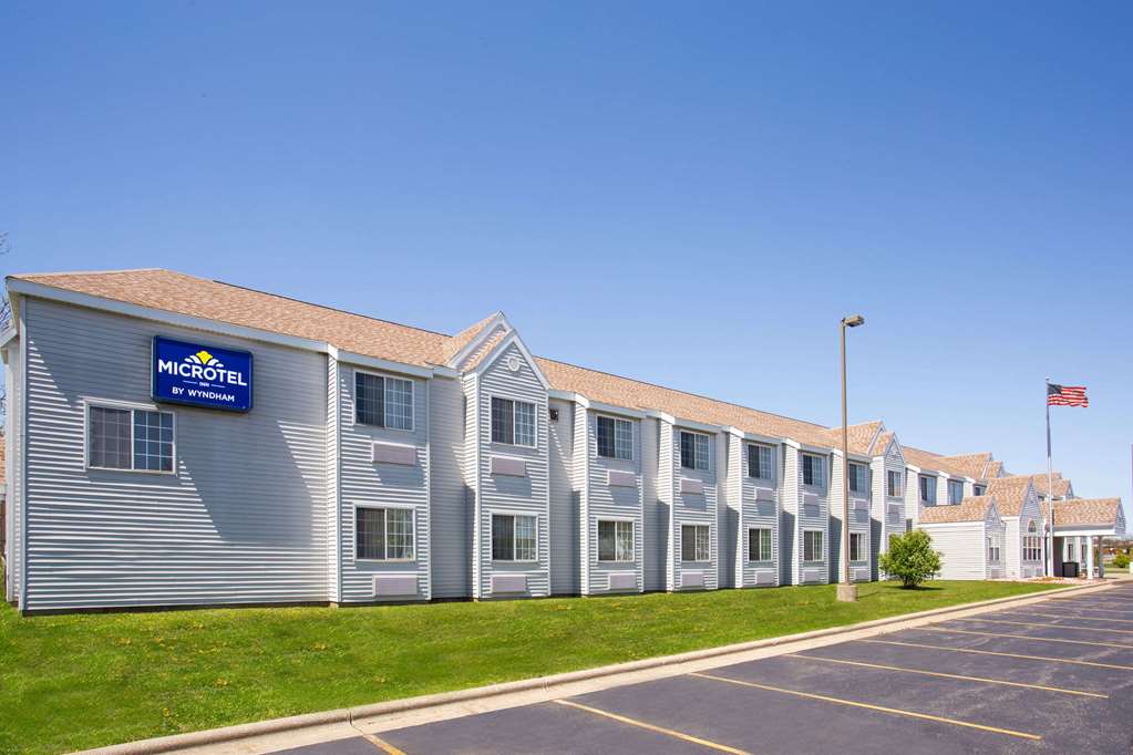 Pet Friendly Microtel Inn by Wyndham Janesville in Janesville, Wisconsin