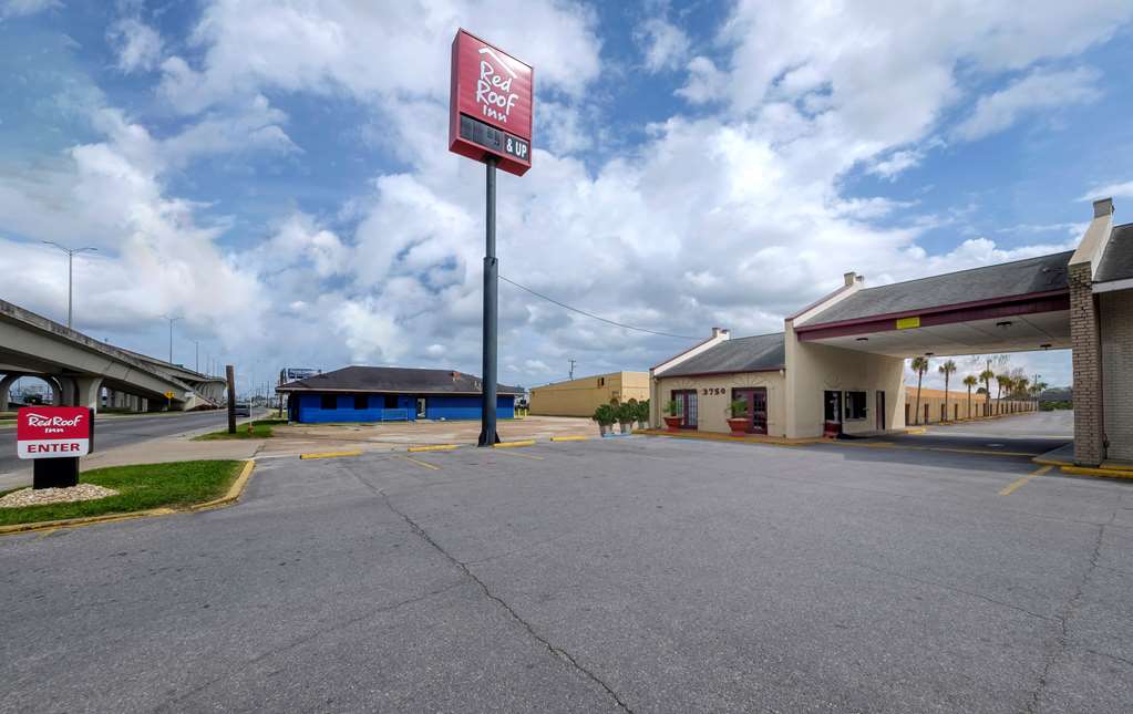 Pet Friendly Red Roof Inn New Orleans Westbank in Harvey, Louisiana