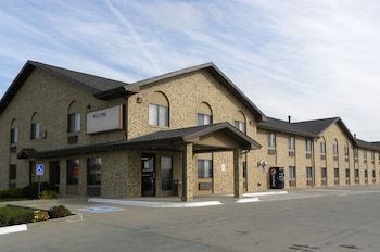 Pet Friendly New Victorian Inn and Suites in Kearney, Nebraska