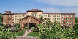 Pet Friendly Oxford Suites Chico in Chico, California