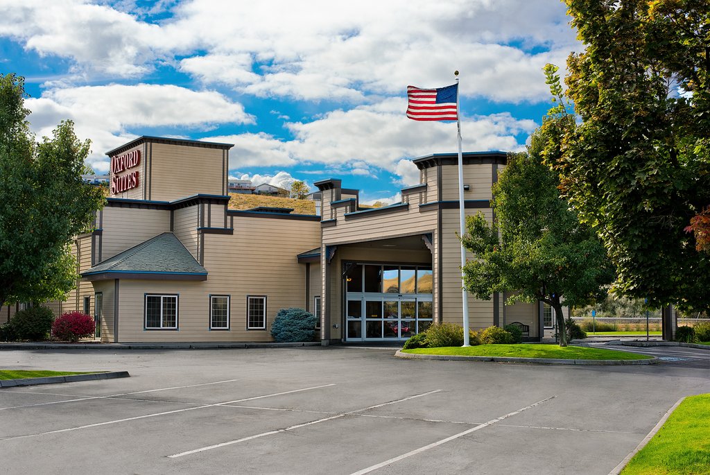 Pet Friendly Oxford Suites Pendleton in Pendleton, Oregon