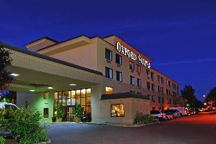 Pet Friendly Oxford Suites Portland - Jantzen Beach in Portland, Oregon