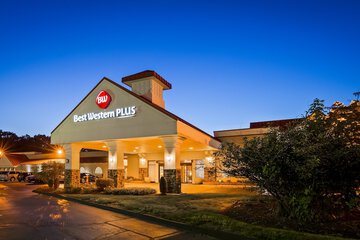 Pet Friendly Best Western Plus North Haven Hotel in North Haven, Connecticut