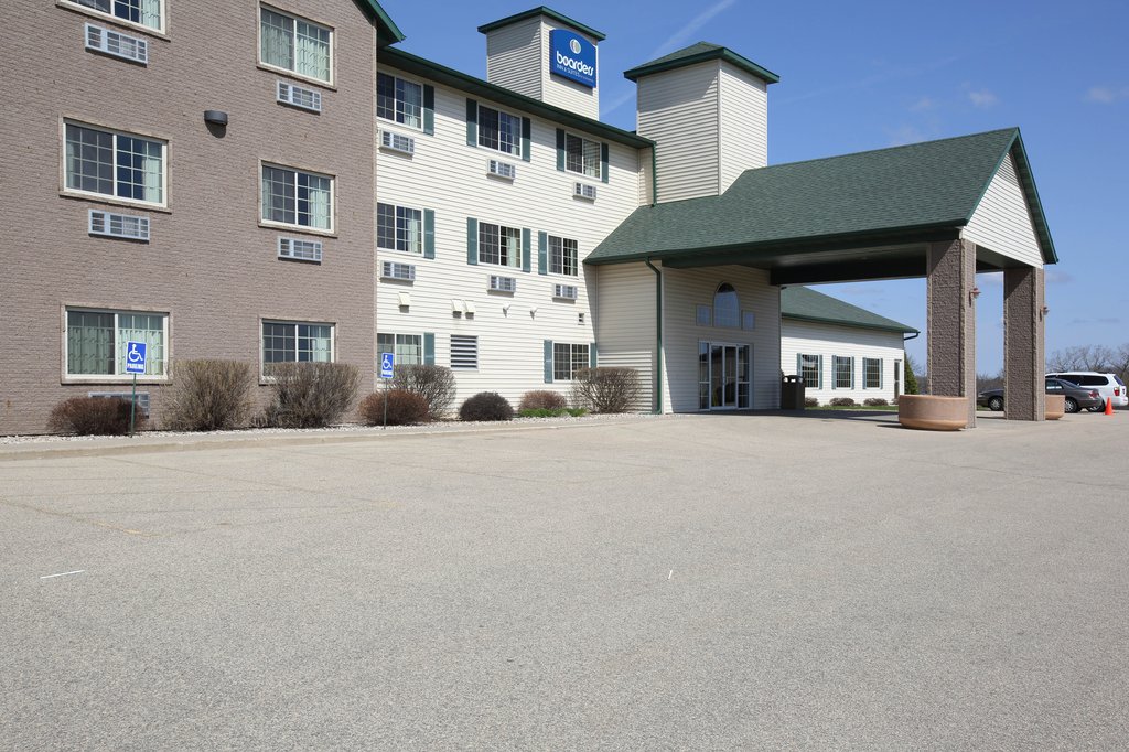 Pet Friendly Boarders Inn & Suites in Shawano, Wisconsin