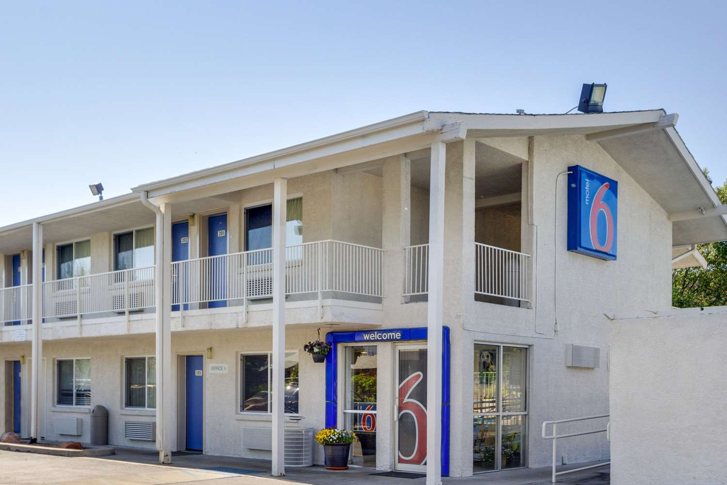 Pet Friendly Motel 6 Denver - Lakewood in Lakewood, Colorado