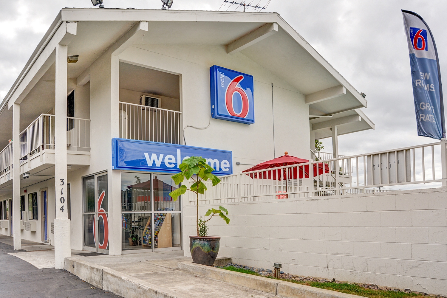 Pet Friendly Motel 6 Portland Central in Portland, Oregon