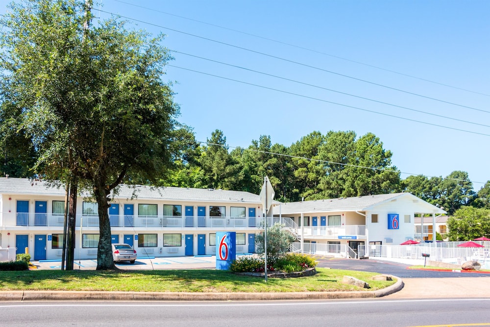 Pet Friendly Motel 6 Longview in Longview, Texas