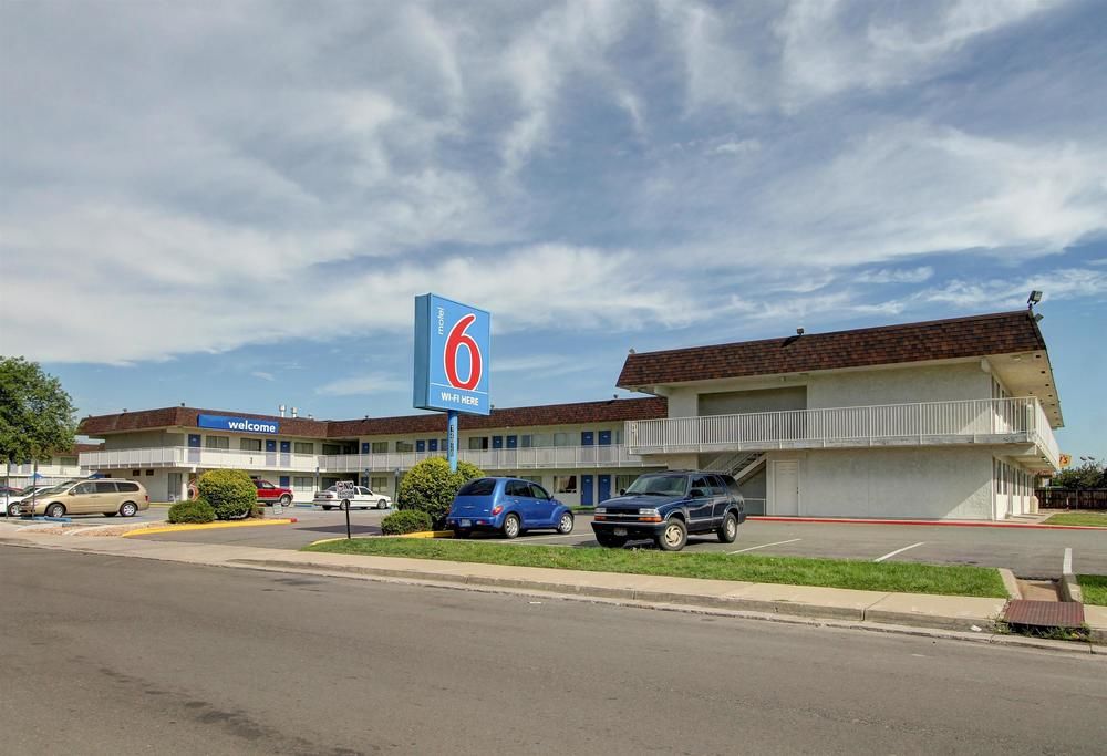 Pet Friendly Motel 6 Denver - Airport in Denver, Colorado