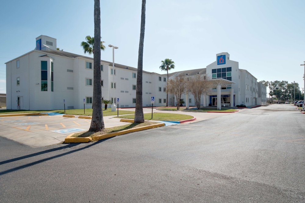 Pet Friendly Motel 6 Brownsville in Brownsville, Texas